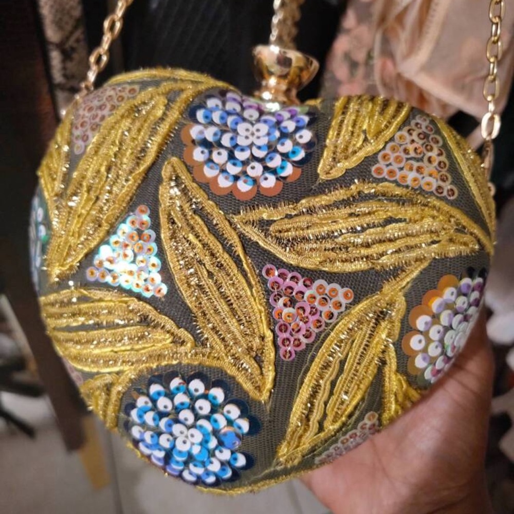 💐 Embellished Evening Bag 💐 - Picture 7 of 7